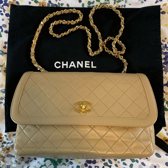 SOLD CHANEL Vintage Border Flap Medium Bag - Picture 2 of 16